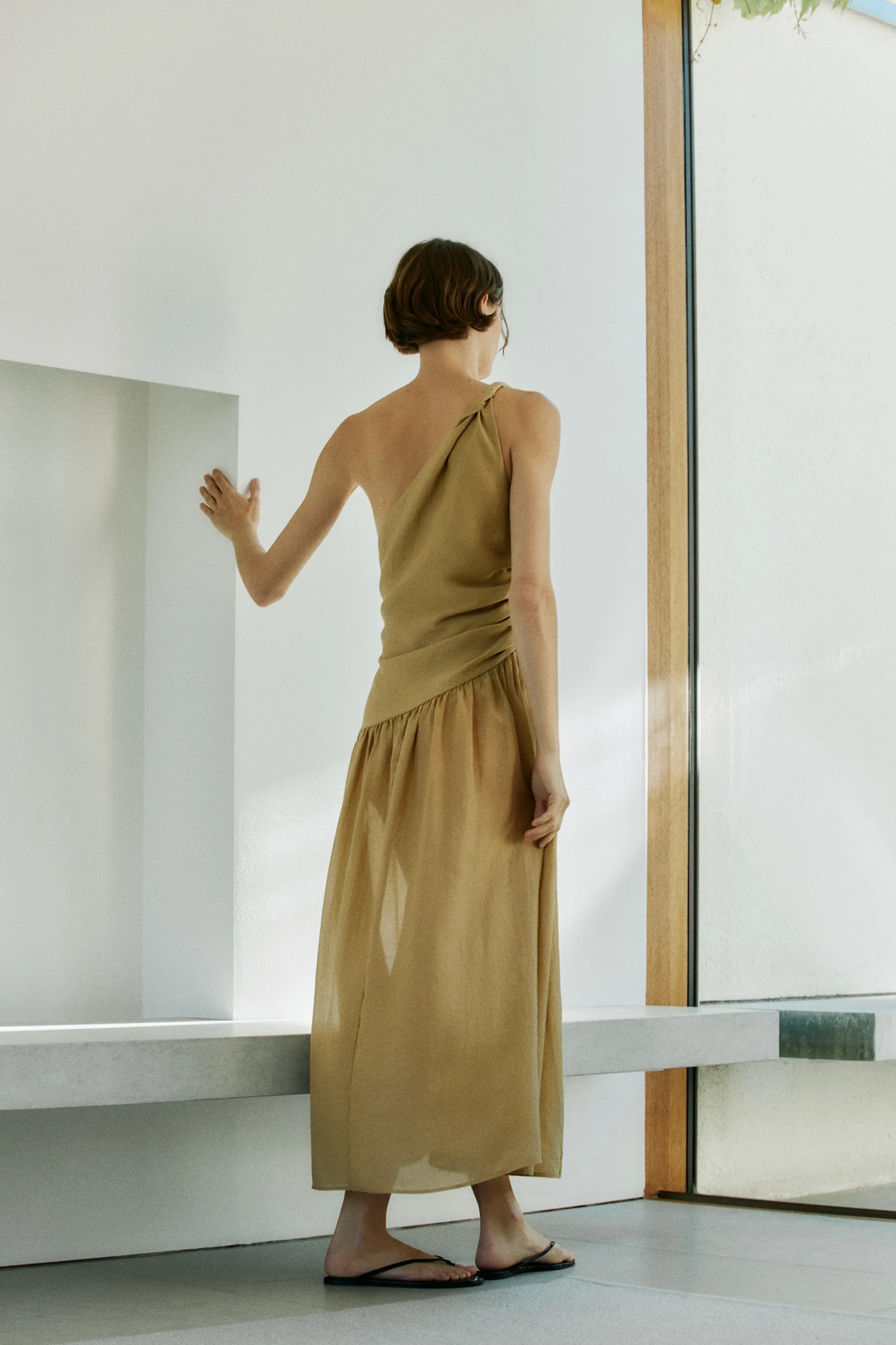 Robe asymétrique avec détail torsadé - Beige