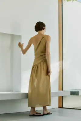 Robe asymétrique avec détail torsadé - Beige — photo 1