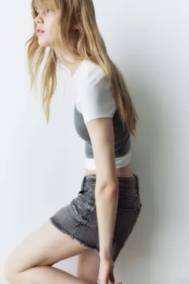 Short frangé en denim - Gris denim — photo 4