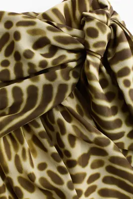 Jupe évasée avec détail à nouer - Vert kaki foncé/motif — photo 4