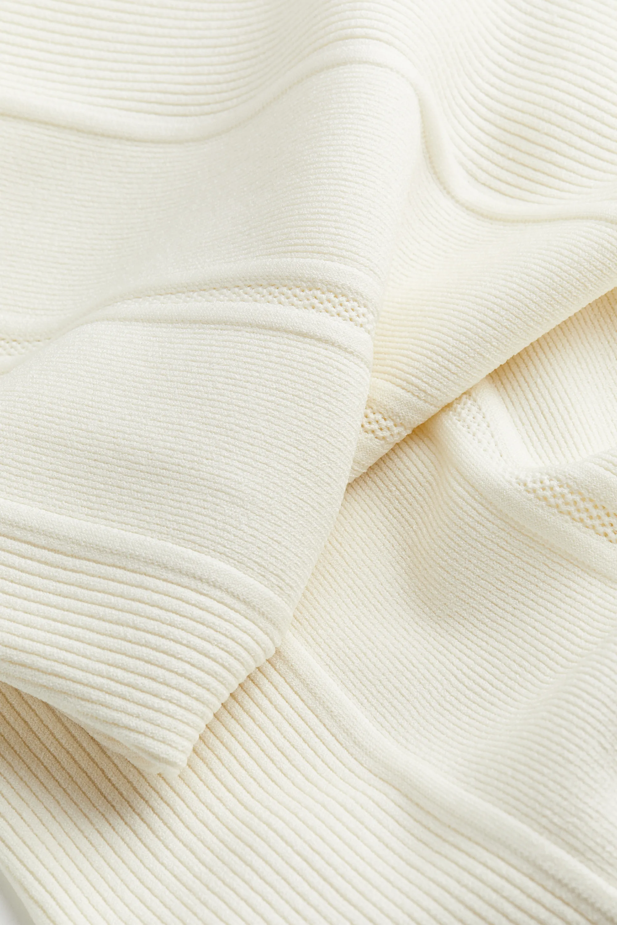 Robe en maille côtelée avec dos ouvert - Crème