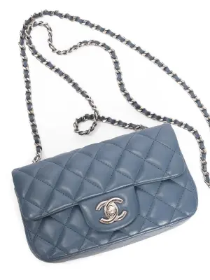 Sac classique mini timeless à rabat en cuir bleu canard et chaîne bandoulière argent — photo 3