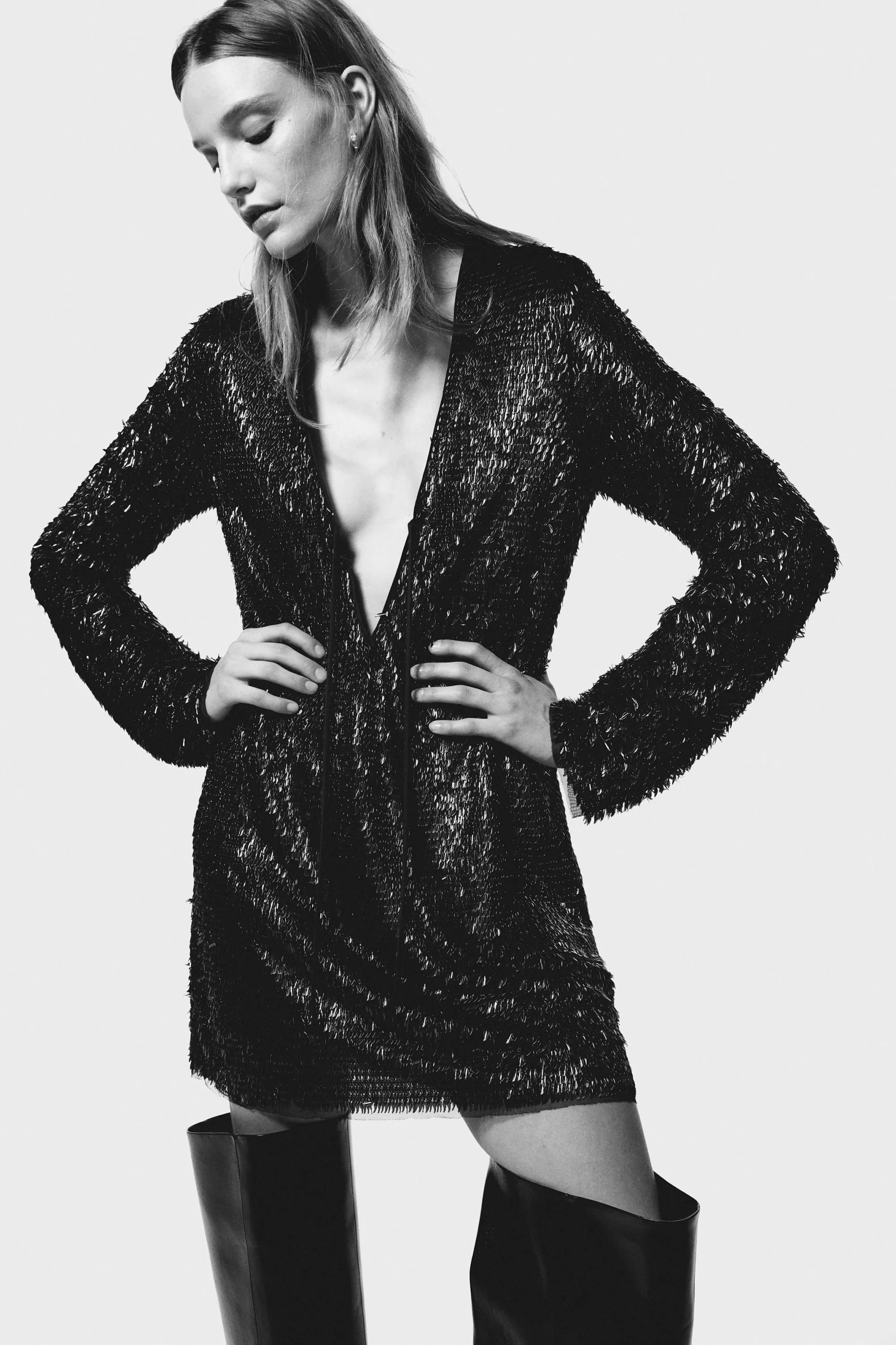 Robe ornementée à encolure en V - Noir