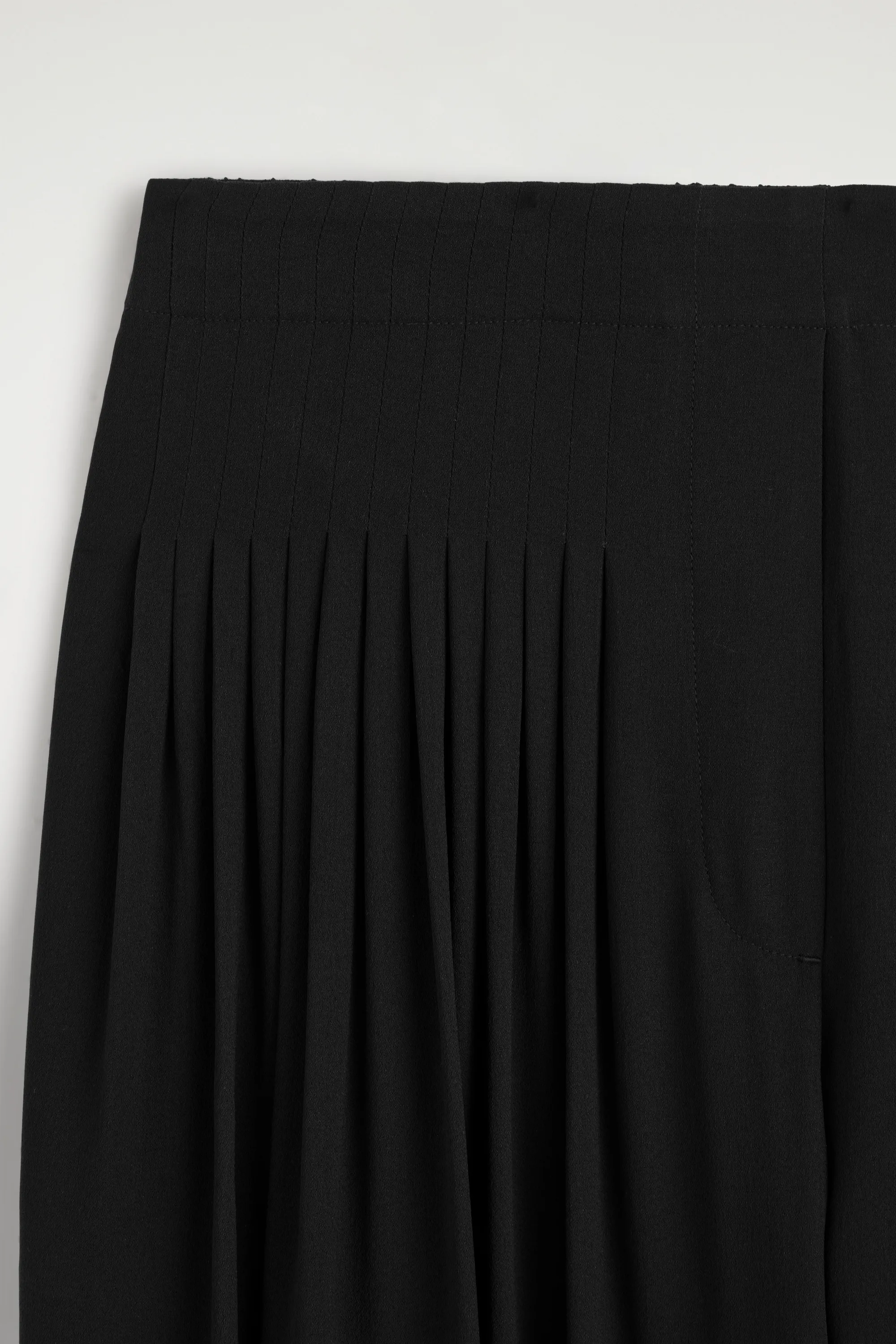 PANTALON BALLON À PLIS EN CRÊPE - NOIR