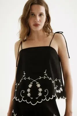 Top brodé en lin mélangé - Noir/fleurs — photo 2