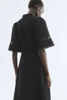 Robe froissée avec broderie anglaise - Noir — photo 3