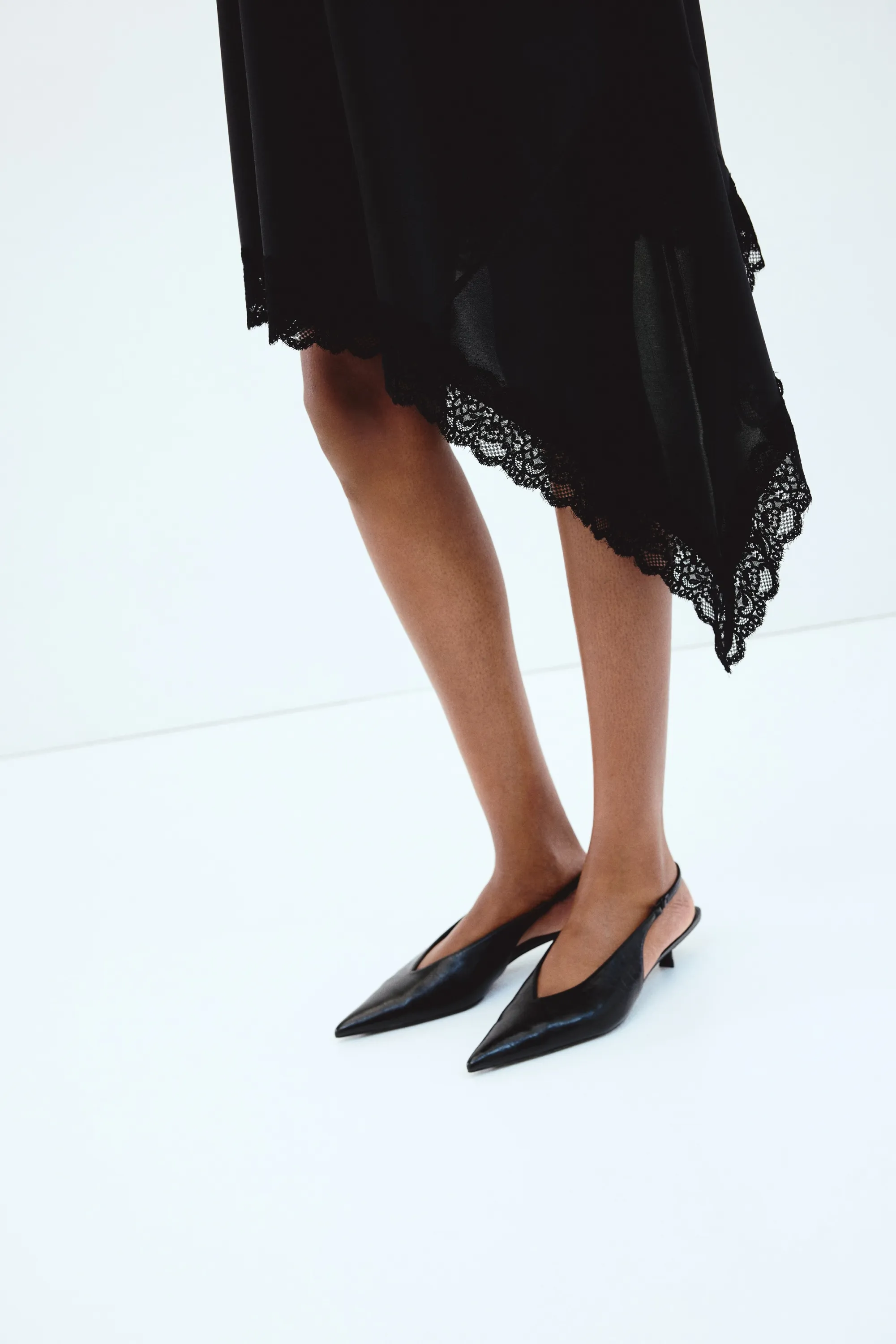 MAMA Robe à bretelles fines avec dentelle - Noir