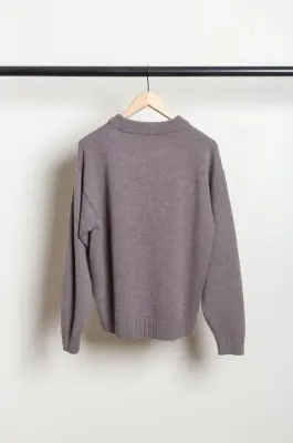Arpenteur – SOURCE ROUND COLLAR SWEATER – GREIGE — photo 4