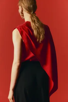 Blouse asymétrique avec cape - Rouge vif — photo 2