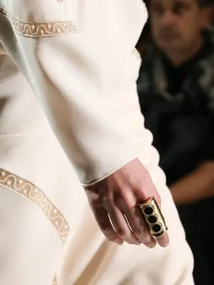 Bague DJILL chevalière en laiton doré à l'or fin et pierre onyx noir Prix boutique 230€ Taille 54 — photo 3