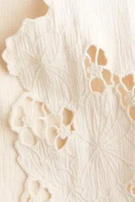 Veste à bords festonnés avec broderie anglaise - Crème — photo 4