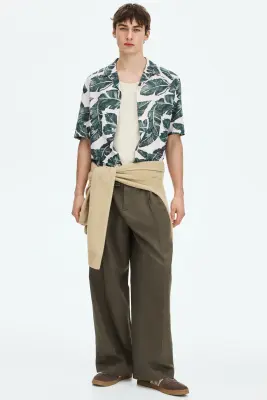 Chemise Regular Fit avec col cubain - Blanc/plantes — photo 1