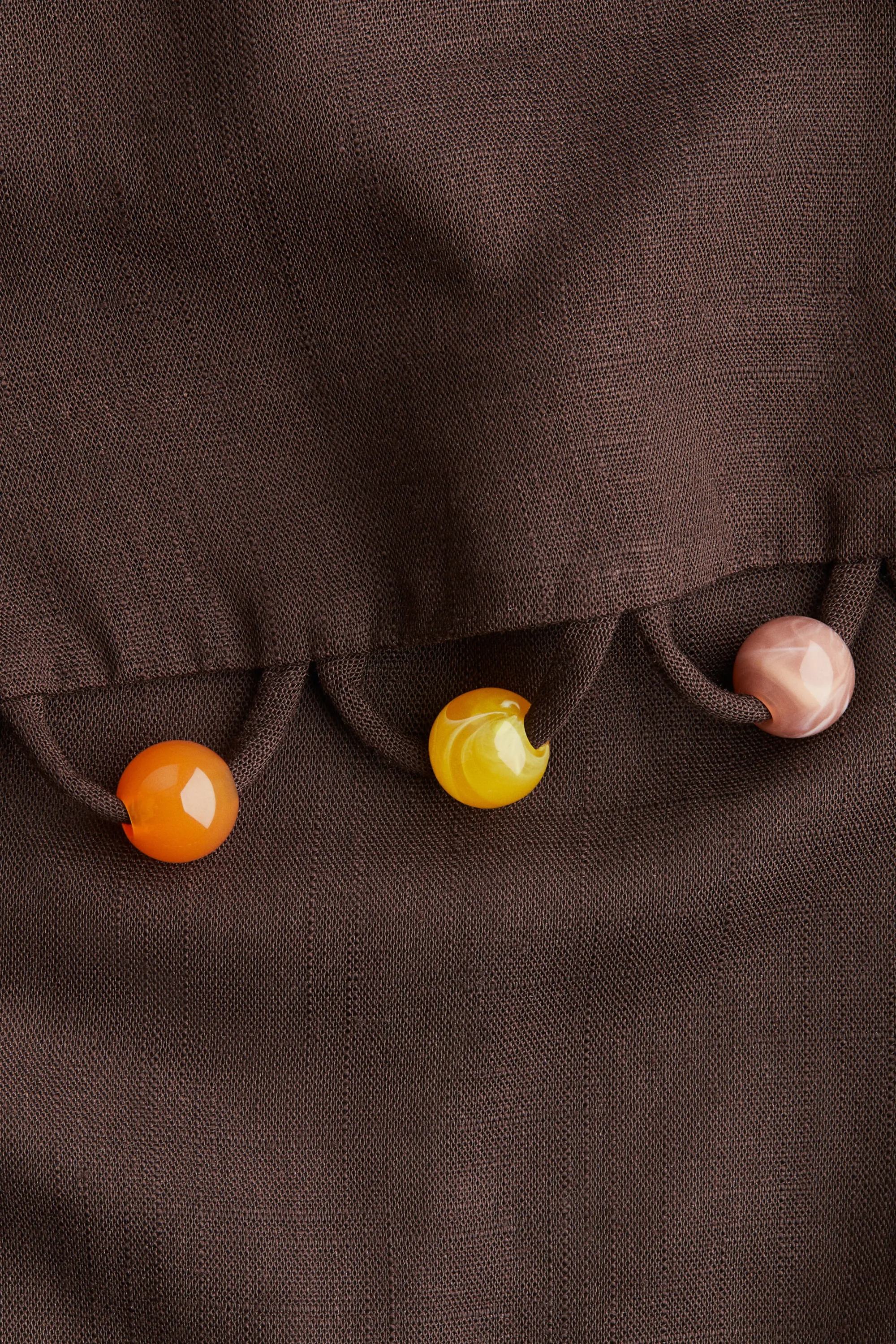 Robe à bretelles fines avec perles fantaisie - Marron