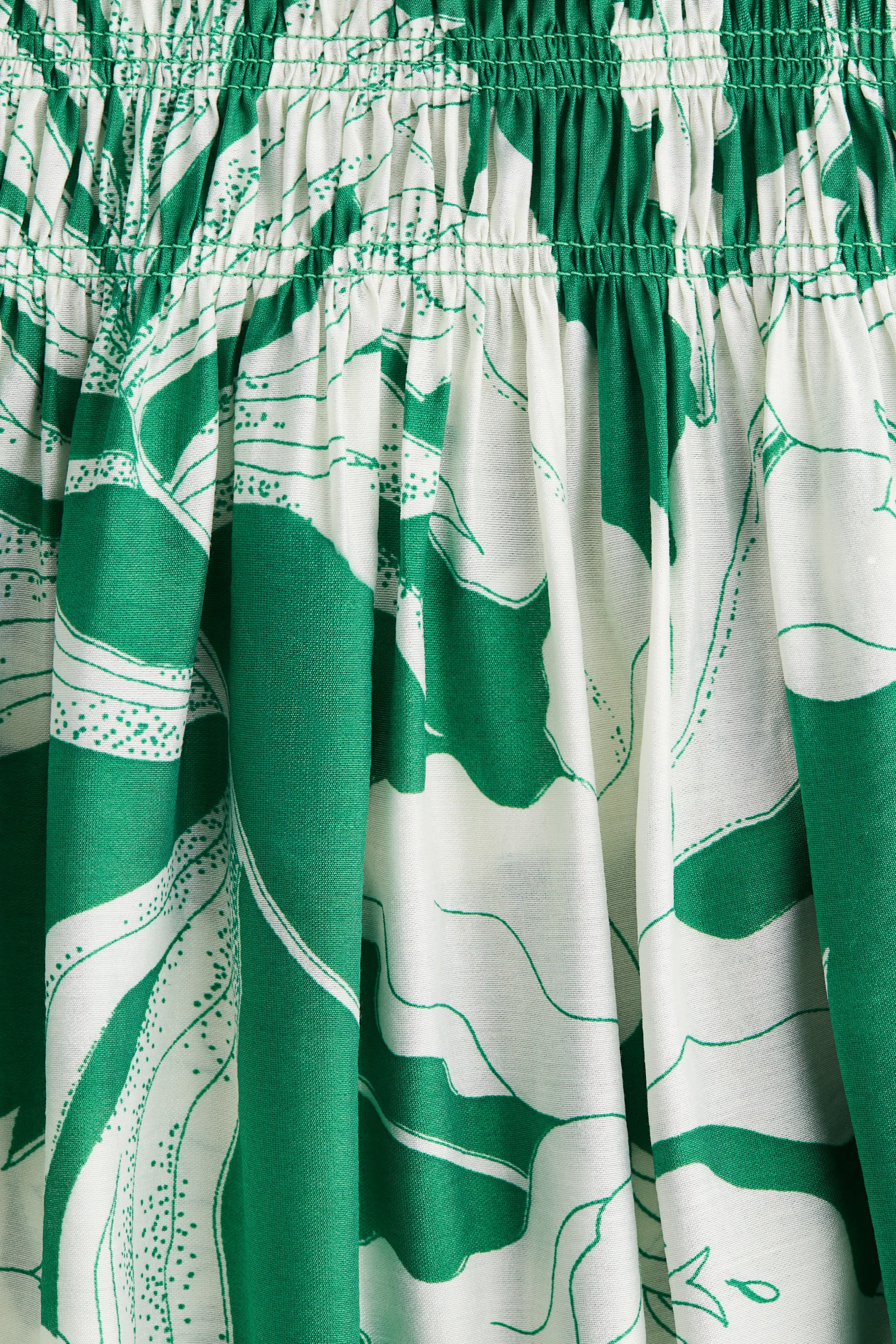 Robe à bretelles fines avec corsage smocké - Vert/blanc/fleuri