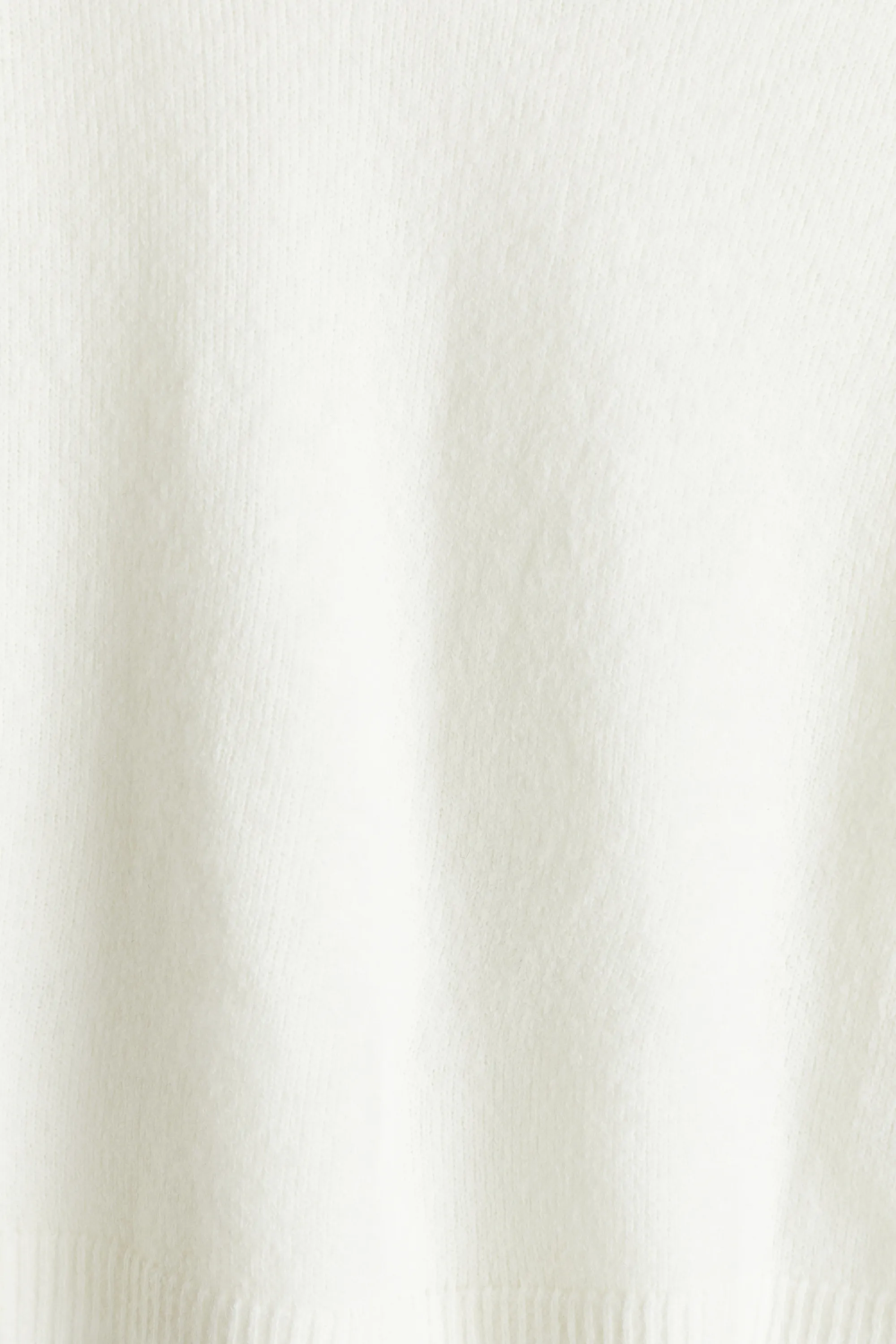 Pull à encolure en V en maille fine - Crème