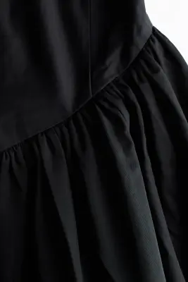 Robe à encolure bénitier avec jupe évasée - Noir — photo 4