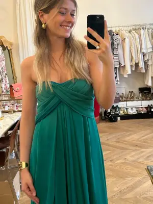 Robe de soirée longue en soie vert émeraude Px boutique 1600€ Taille 36 — photo 4