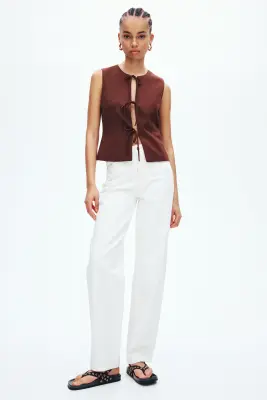 Gilet sans manches avec détails à nouer - Marron foncé — photo 1