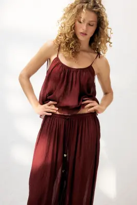 Pantalon de plage froissé avec jambes ballon - Rouge foncé — photo 1