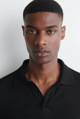 POLO SLIM EN JERSEY DE LAINE À COL OUVERT - NOIR — photo 2