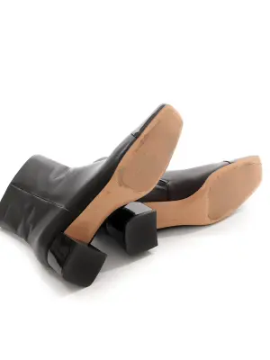 Bottines bout carré verni en cuir noir Taille 41 Prix boutique 900€ — photo 5