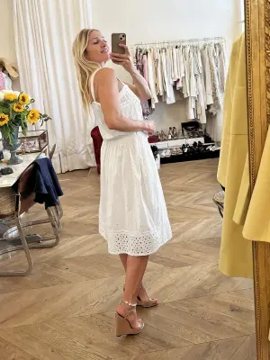 Robe d'été mi-longue en coton blanc broderie anglaise Prix boutique 355€ Taille 38 — photo 4
