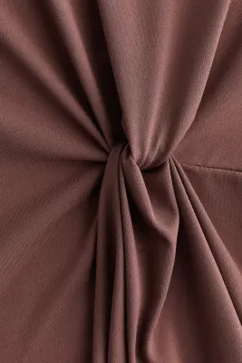 Top avec détail torsadé - Taupe foncé — photo 4