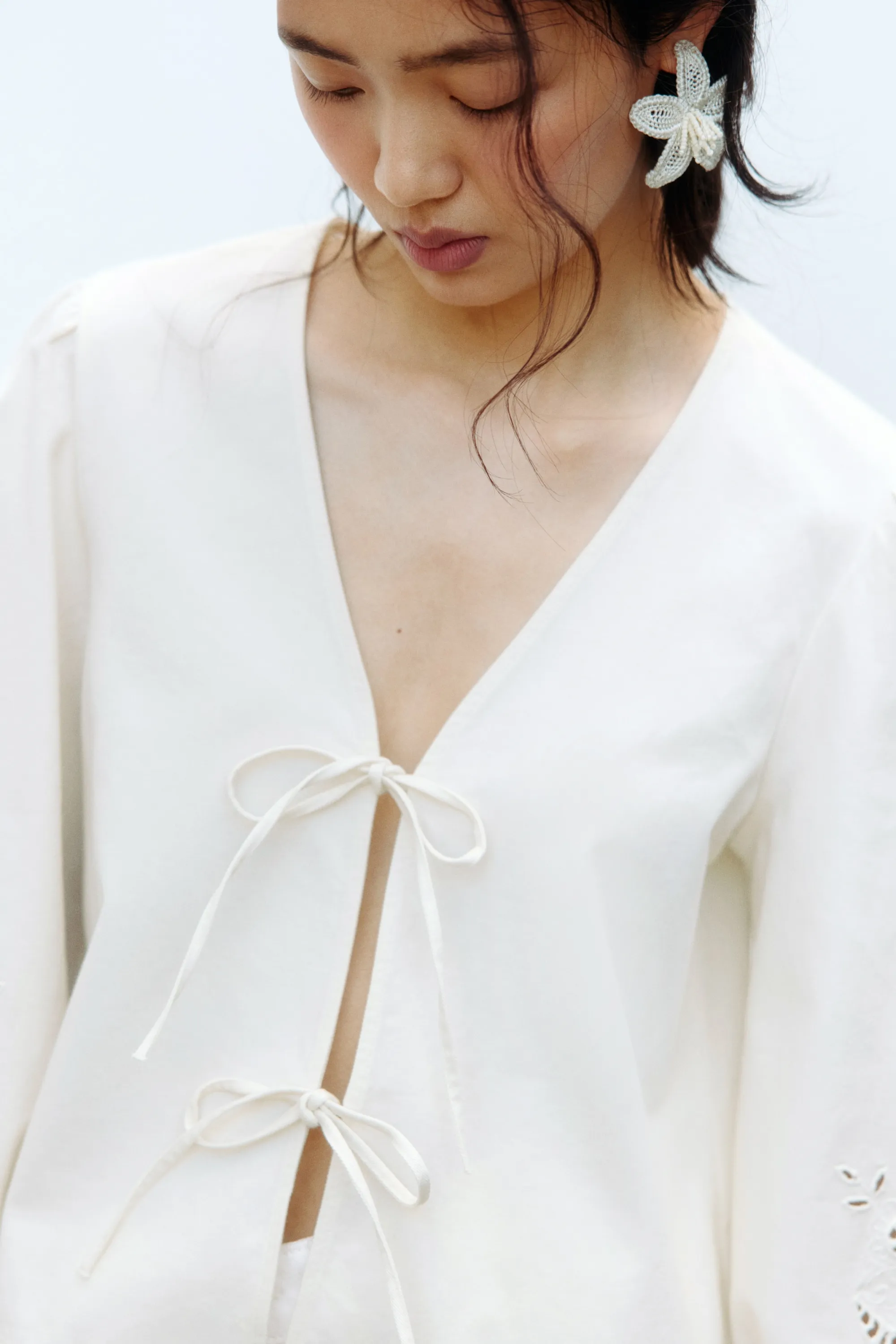 Veste à nouer avec broderie anglaise - Crème
