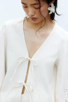 Veste à nouer avec broderie anglaise - Crème — photo 1