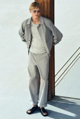 PANTALON DROIT DÉCONTRACTÉ À REVERS - GRIS — photo 5