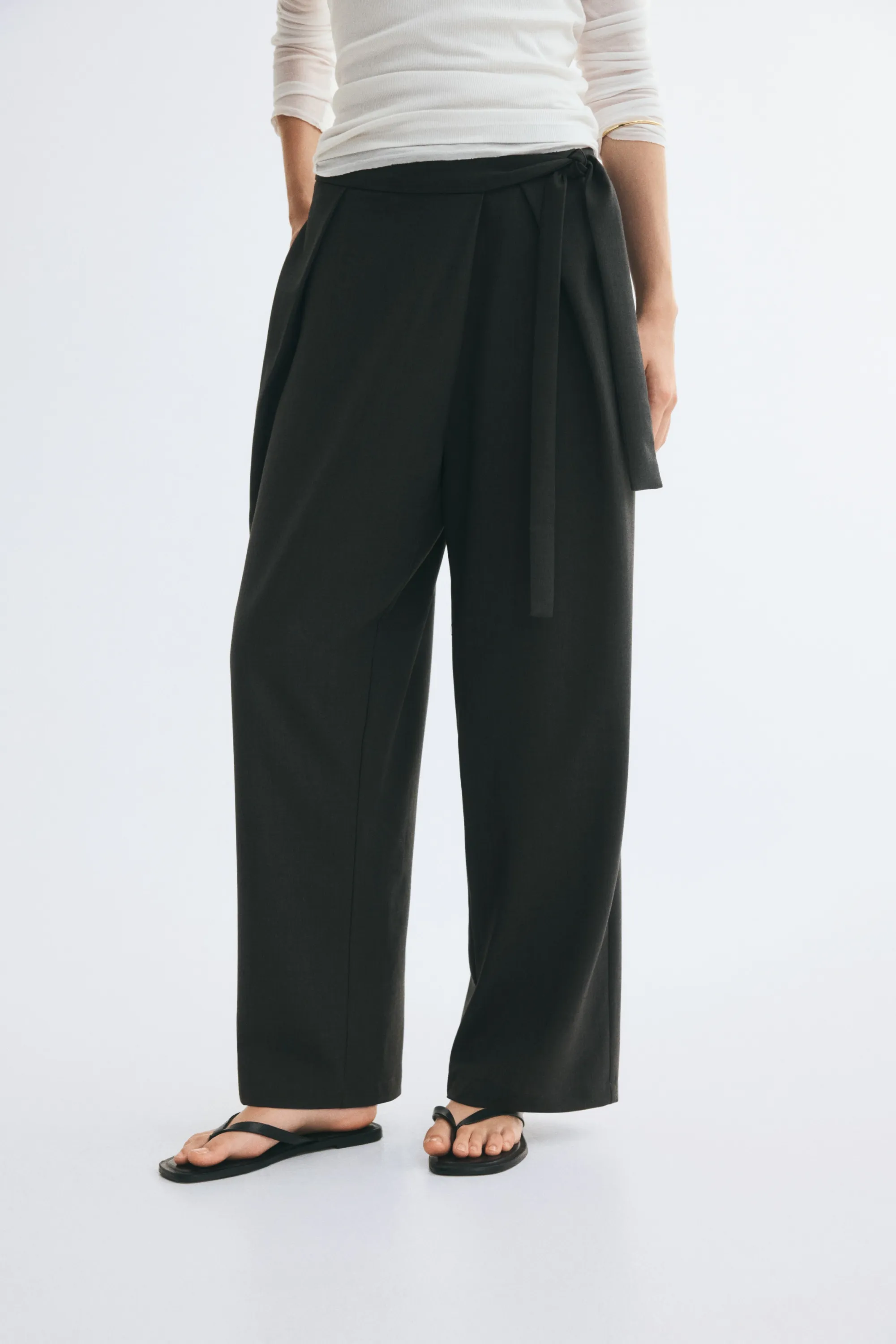 Pantalon avec détail croisé - Gris foncé