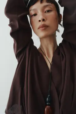 Blouse croisée en lin mélangé - Marron foncé — photo 2