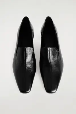 MOCASSINS À TALON ANGULAIRES EN CUIR - NOIR — photo 1