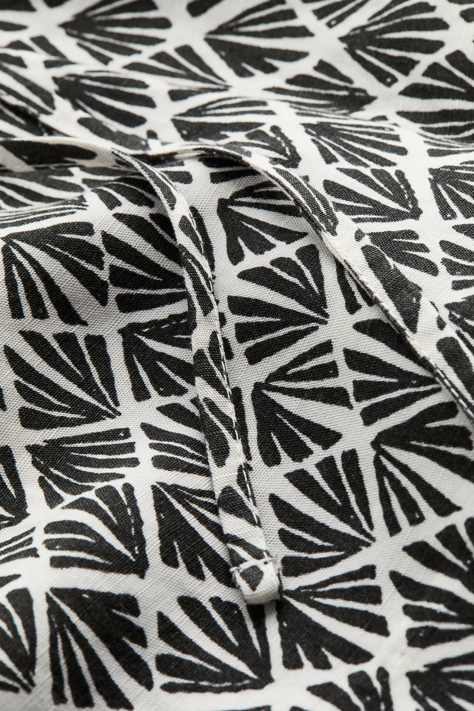 Short en lin mélangé avec taille élastique - Noir/motif