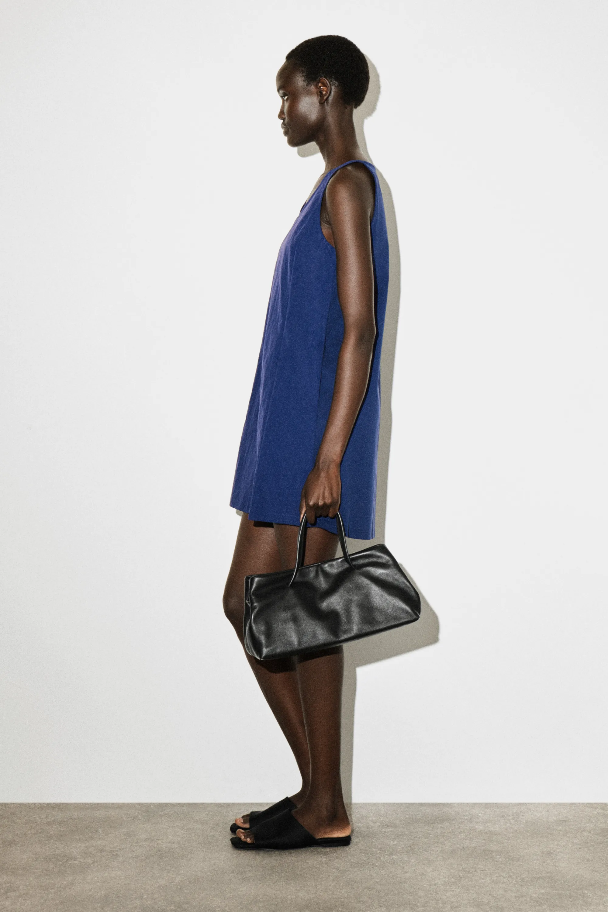 ROBE COURTE EN NYLON À PANNEAUX DE JERSEY - BLEU