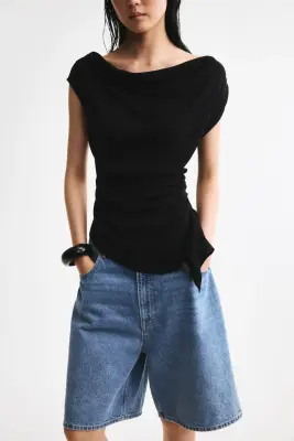 Top asymétrique à effet drapé - Noir — photo 2