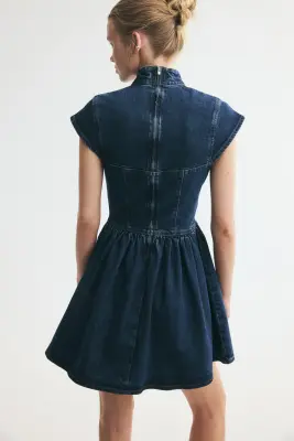 Robe en denim avec jupe évasée - Bleu denim foncé — photo 3