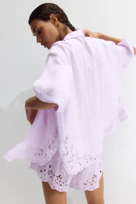 Chemise de plage avec broderie anglaise - Violet clair — photo 2