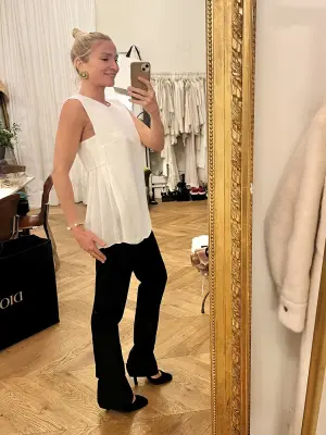 Top col rond sans manche plissé en crêpe blanc Prix boutique $630 Taille 36 — photo 3