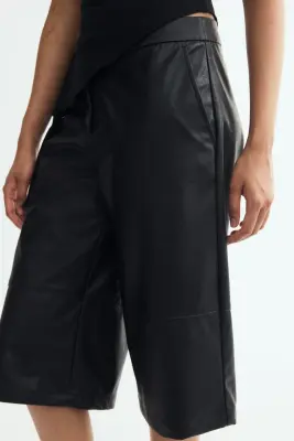 Short Bermuda en tissu enduit - Noir — photo 1