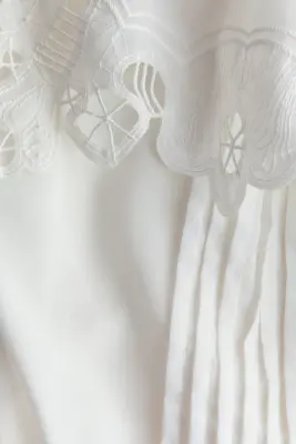Blouse volantée avec broderie anglaise - Blanc — photo 4