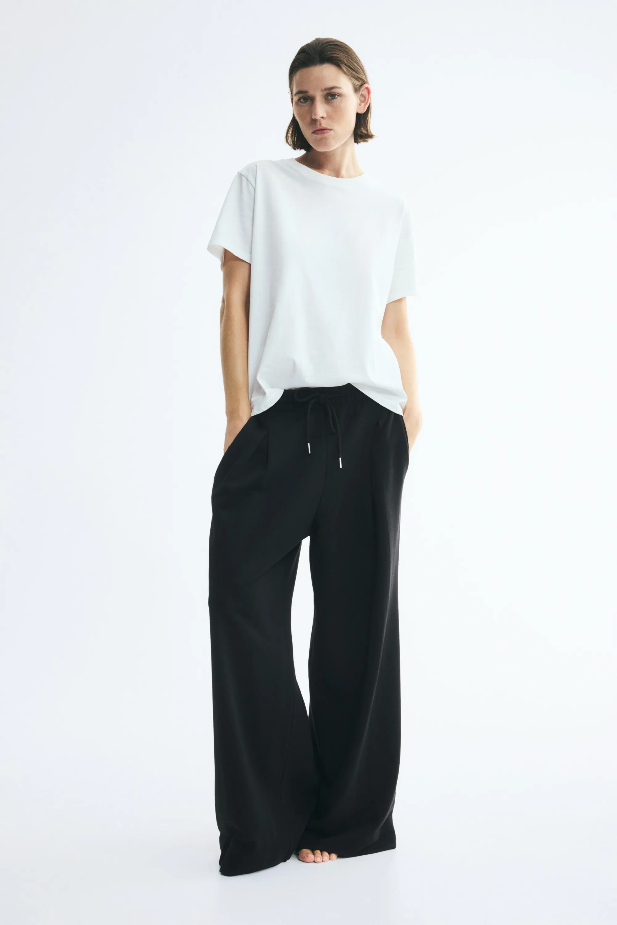 Pantalon avec cordon de serrage et plis - Noir