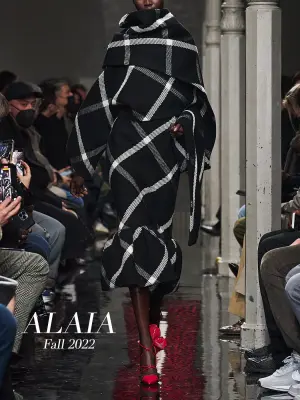 Veste Fall 2022 cropped en laine noire à rayures blanches Prix boutique 3600€ Taille XS — photo 3