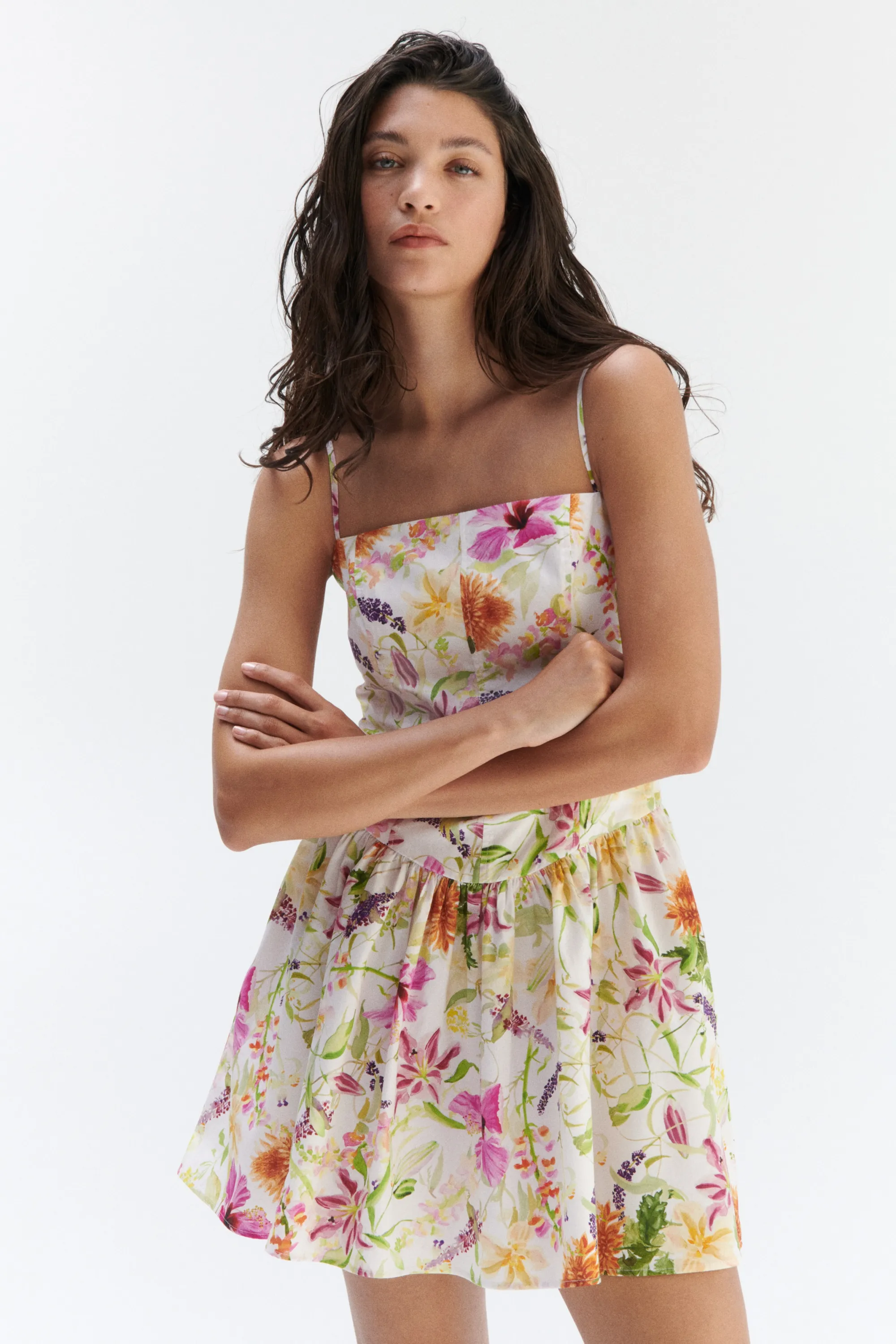 Robe à bretelles fines en coton avec jupe évasée - Blanc/fleuri