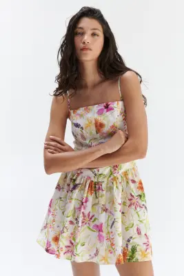 Robe à bretelles fines en coton avec jupe évasée - Blanc/fleuri — photo 1