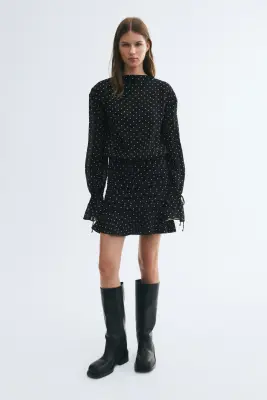 Robe plissée à encolure bateau - Noir/pois — photo 1
