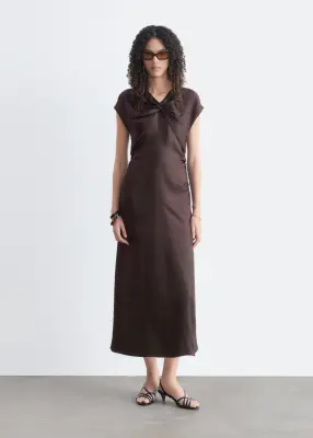 Robe en soie à détail torsadé - Marron foncé — photo 3