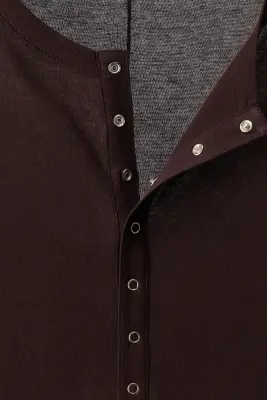 T-shirt Slim Fit à col tunisien en coton - Marron foncé — photo 5