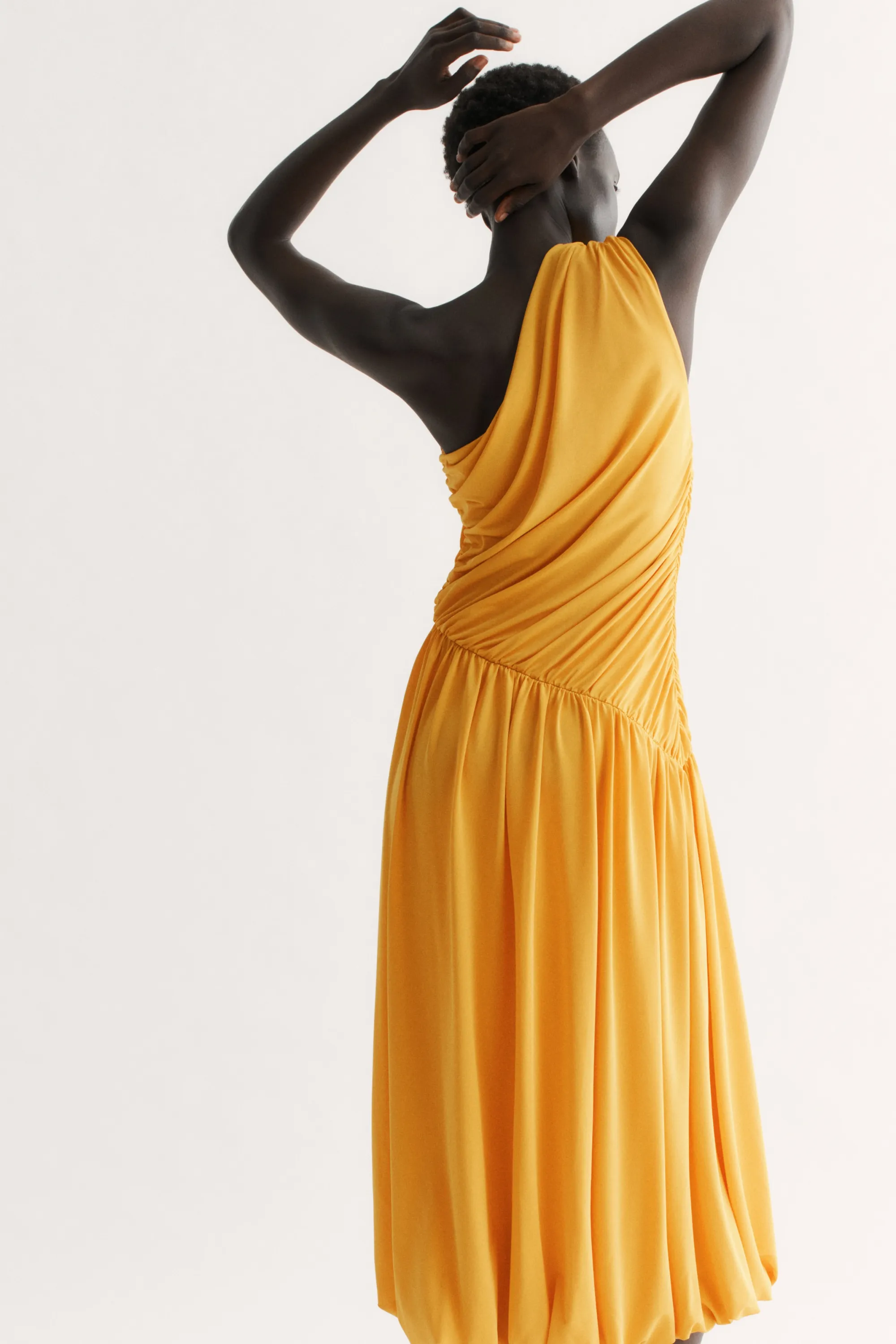 Robe asymétrique avec base à effet boule - Jaune foncé