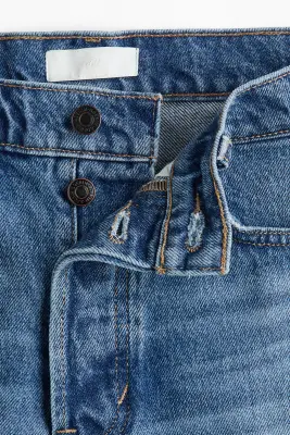 Short en denim avec bords à cru - Bleu denim clair — photo 5
